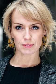 Rebecca Mckinnis interpreta Female Villager