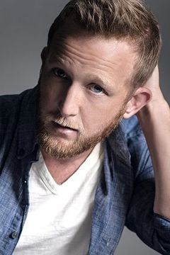 Eric Ladin interpreta Detective Clarkin