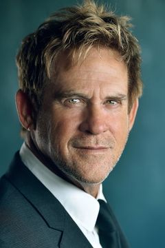 Michael Dudikoff interpreta Commander Sheer