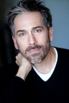 Paul Witten interpreta Make-up Artist