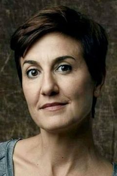 Stephanie Figueira interpreta Reporter