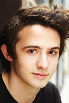 Christian Byers interpreta Sparks