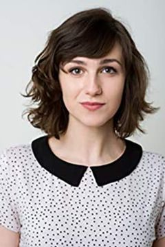 Anna Barker interpreta Erin