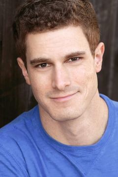 Jake Green interpreta Fred (voice)