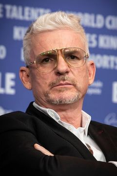 Heinz Strunk interpreta Kunde König