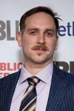 Max Woertendyke interpreta Yale Stagehand