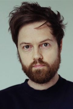 Matthias Girbig interpreta Réceptionniste hôtel