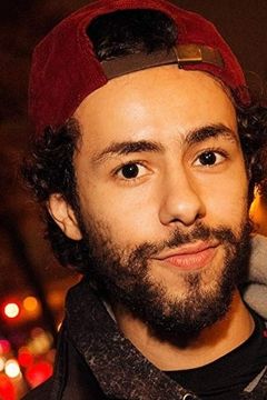 Ramy Youssef interpreta Drinker