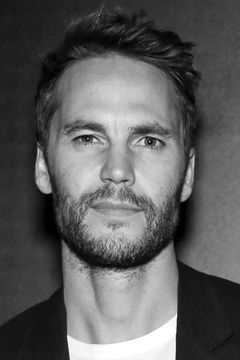 Taylor Kitsch interpreta Paul Woodrugh
