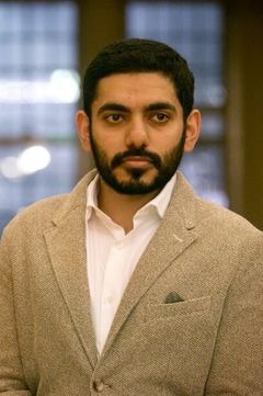 Omar Abdulaziz interpreta Self - Interviewee