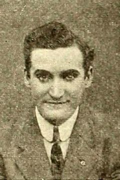 Bobby Burns interpreta Courtroom Spectator (uncredited)