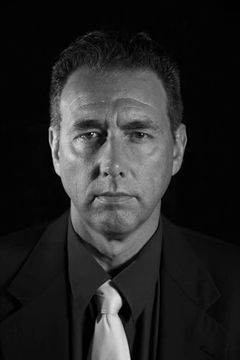 Don Cochran interpreta News Reporter (uncredited)