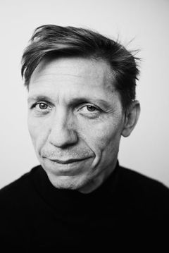 Valentijn Dhaenens interpreta Dr. Pascal