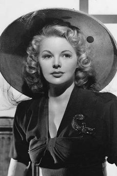 Constance Worth interpreta Mrs. Fitzpatrick (uncredited)