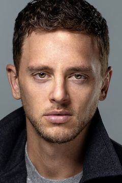 Adam Aalderks interpreta Jeremy