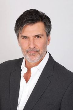 Vincent Irizarry interpreta Fragetti