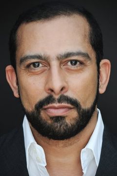 Emilio Doorgasingh interpreta Iranian Ambassador