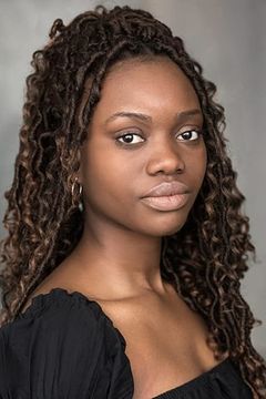 Tosin Thompson interpreta Janine