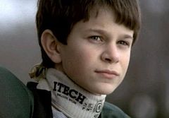 Spencer Diamond interpreta Curly