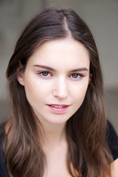 Vanessa Grasse interpreta Nell Lewis