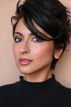 Zehra Fazal interpreta News Reporter
