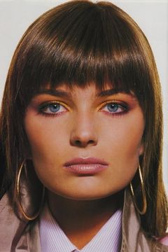 Paulina Porizkova interpreta Herself