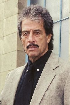 Jorge Luke interpreta Sipo