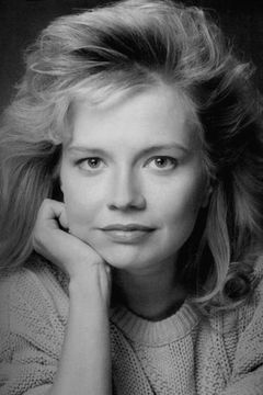 Kelli Maroney interpreta Cindy