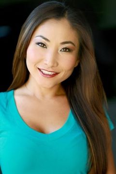 Dianne Kwon interpreta Crenshaw Girl (uncredited)