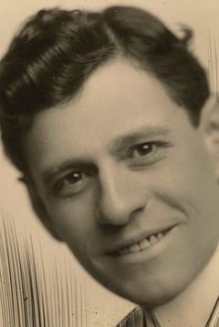 E. Alyn Warren interpreta Prison Chef (uncredited)