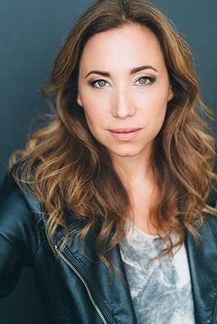 Leanne Poirier Greenfield interpreta Prostitute (uncredited)