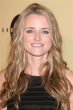 Trilby Glover interpreta Courtney Carson