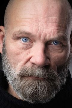 Nick Cornwall interpreta Man Encampment Attacker #1