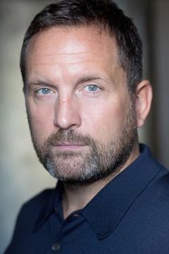Joel Beckett interpreta Terry