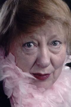 Olga Abrego interpreta Vinz's Aunt