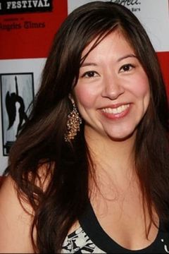 Linda Lee McBride interpreta Female Bartender