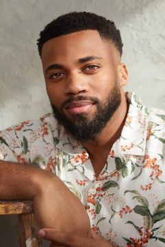 Zachariah Rogers interpreta Ray