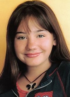 Ashlynn Rose interpreta Younger Noreen