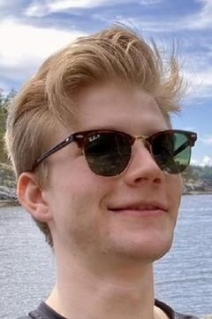 Luke Gair interpreta Terri