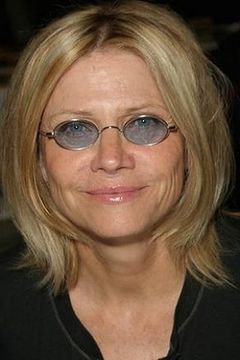 Cindy Pickett interpreta Roderick's Mother