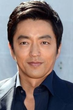Takao Osawa interpreta Kuroda