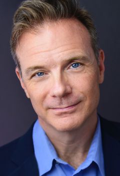 Drew McVety interpreta Detective