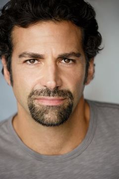 Elijah Alexander interpreta Marco Racin