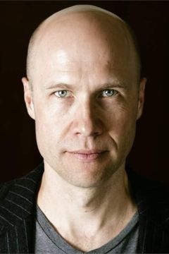 Shane Bartle interpreta Additional Voices (voice)