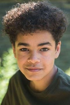 Amir Wilson interpreta Will Parry