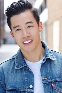 Jonathan Kim interpreta Pete