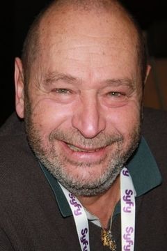 Gilbert Levy interpreta Gilbert Malotra