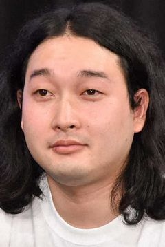 Kaya Soya interpreta Old Enka Performer / Manzai Performer / Band Member (voice)