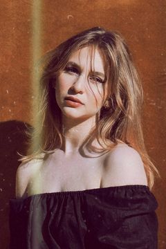 Isabella Richardson interpreta Prostitute in Pub (uncredited)