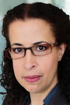 Ana Rey interpreta Ticket Agent